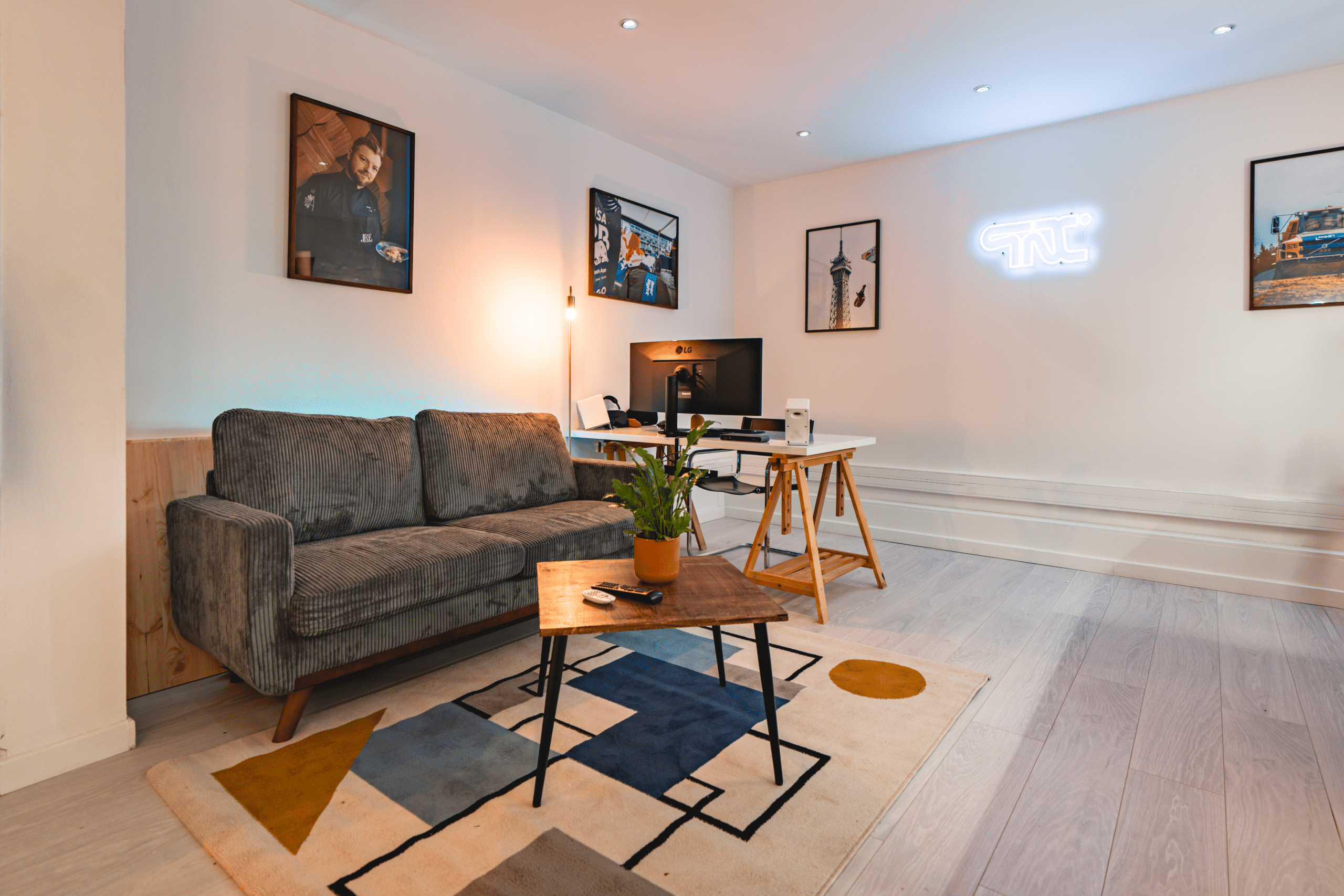 Studio TNX Agency Paris 19e — espace de production audiovisuelle et de montage vidéo